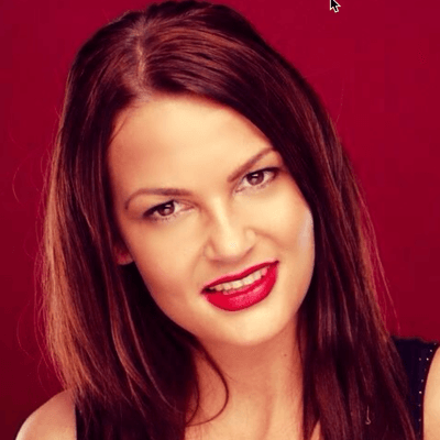 Portrait of Daphne, founder and stylist at MooieDeco